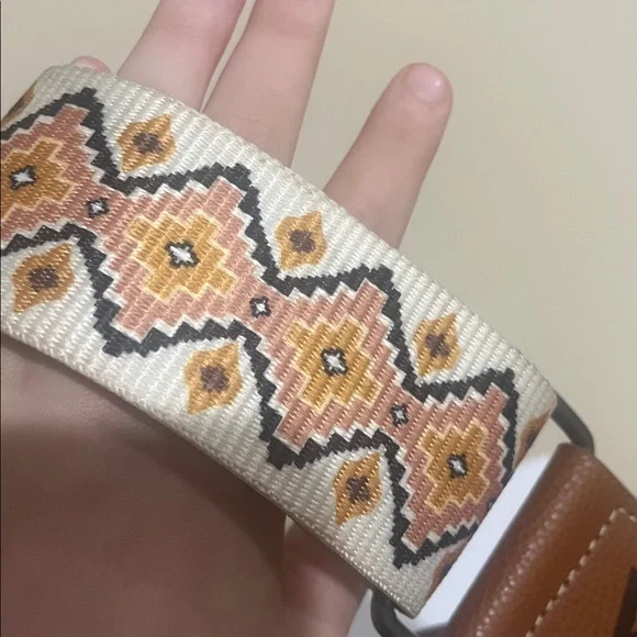 Wrangler Women's Tote w/ Dusty Bag! with Geometric Design - Tan and Cream - Picture 9 of 11